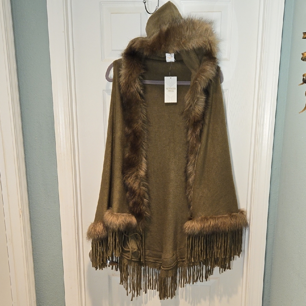 (New) Northern Angel Faux Fur Trimmed Hooded Poncho with Fringe Size S/M